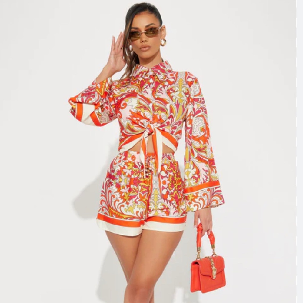New Women Orangepaisley Print High Waist Short Set